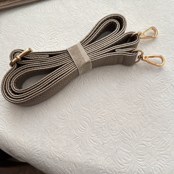 Faux Leather purse - Picture 5 of 6